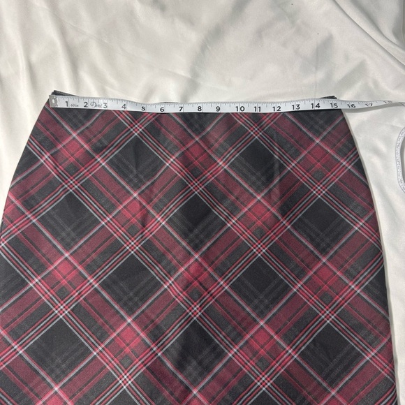 White House Black Market Plaid Skirt Black and Red Size 6 - Picture 5 of 11